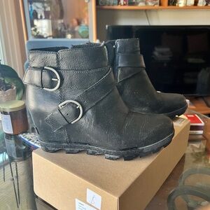 Sorel Black Leather Ankle Booties
